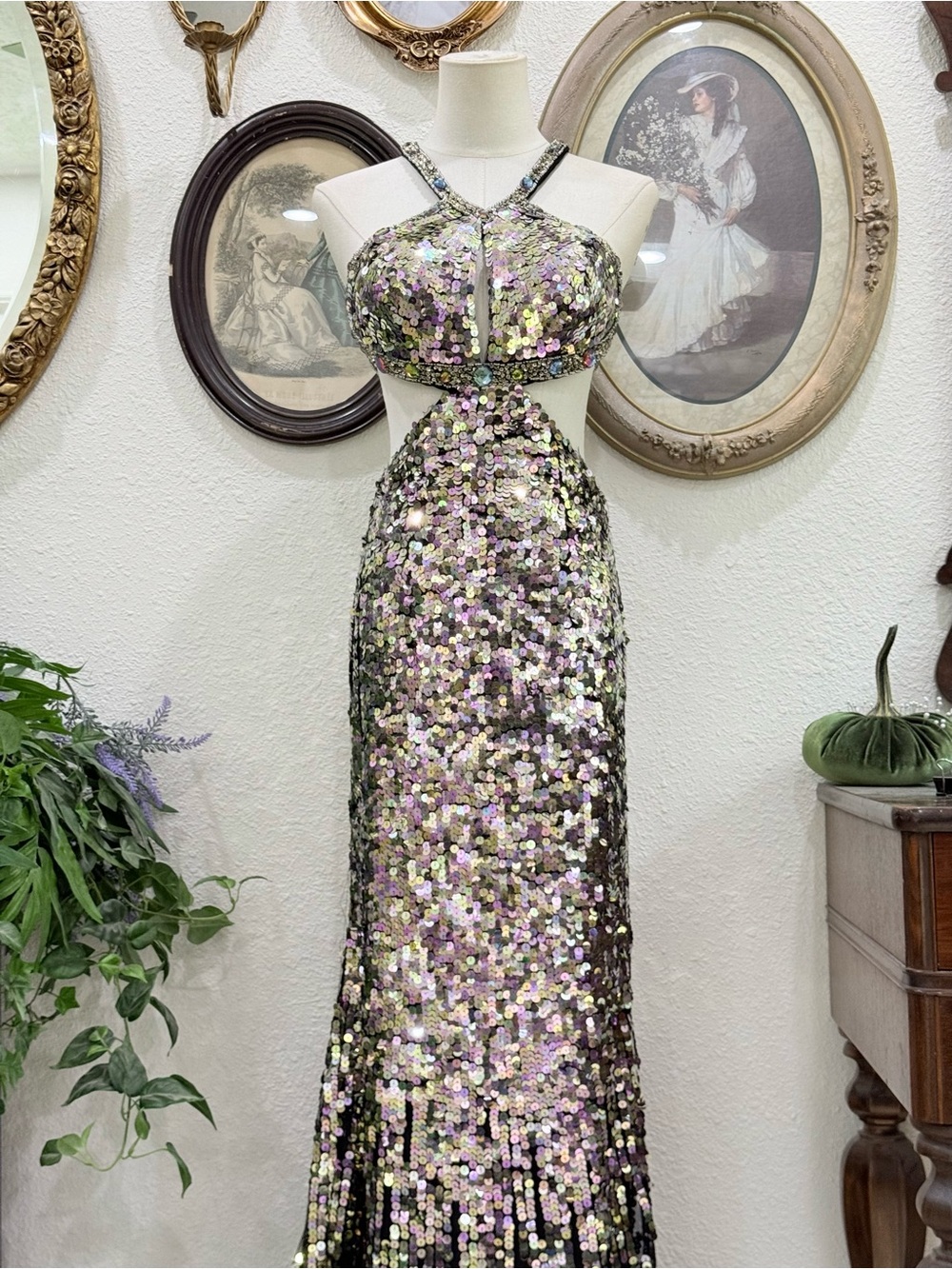 Sequin Beaded Evening Gown in Iridescent Pink-Black - Unbranded - Picture 6 of 13